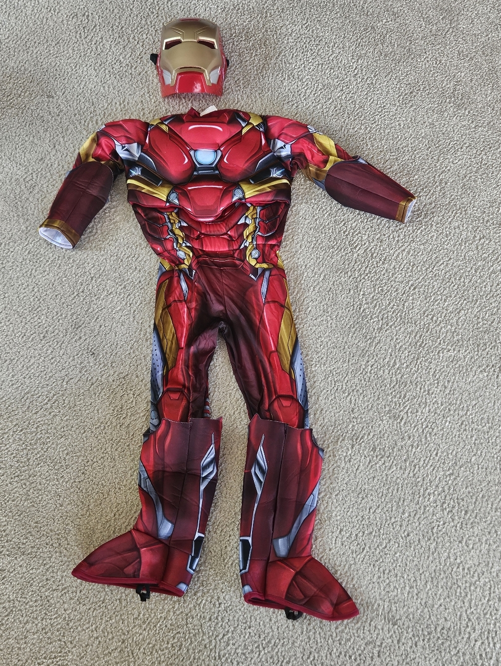 Boy’s Deluxe Muscle Chest Captain America: Civil War Iron Man Costume Halloween